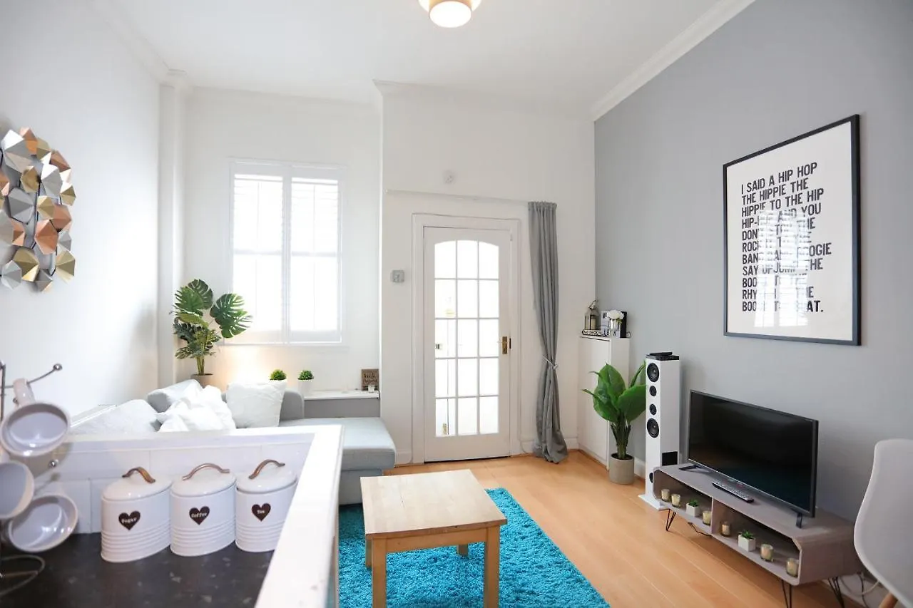 Dalmeny Street Apartment Edinburgh