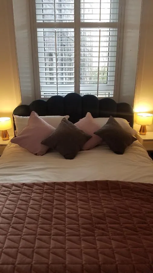 Dalmeny Street Apartment Edinburgh 0*,  United Kingdom